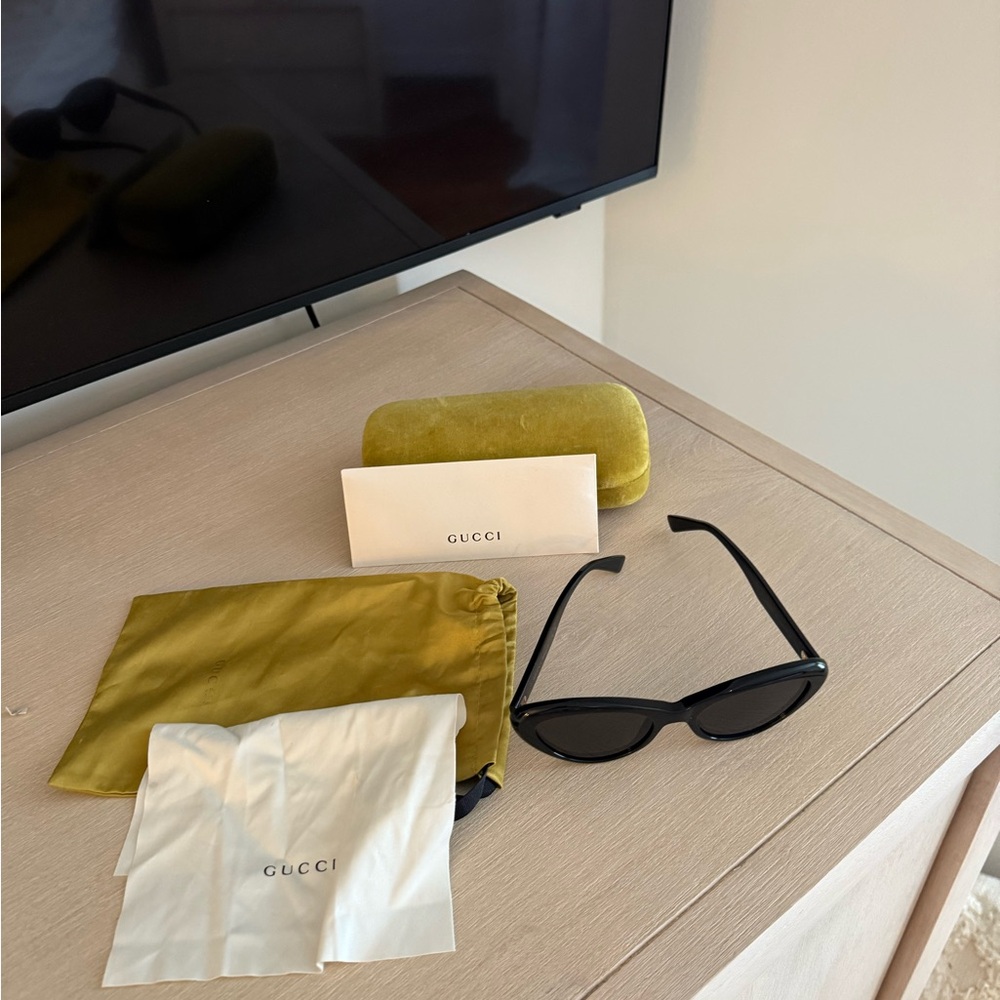 Gucci Black Cat Eye Sunglasses - Picture 5 of 8